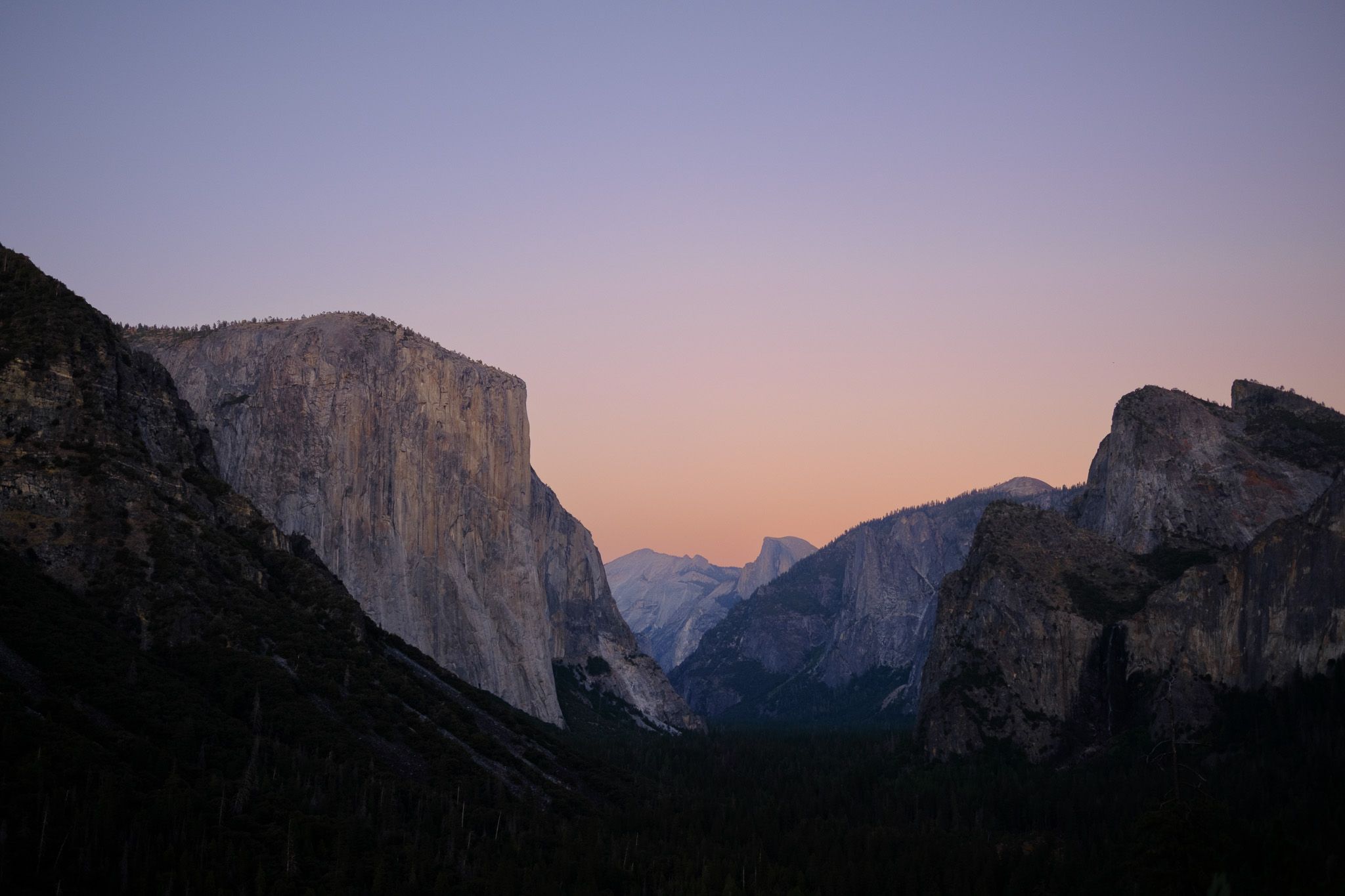Tunnel View, looking into Yosemite Valley
